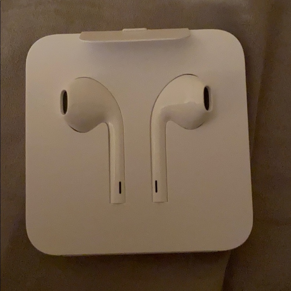 New wire headphones!! iPhone 6 & up!
